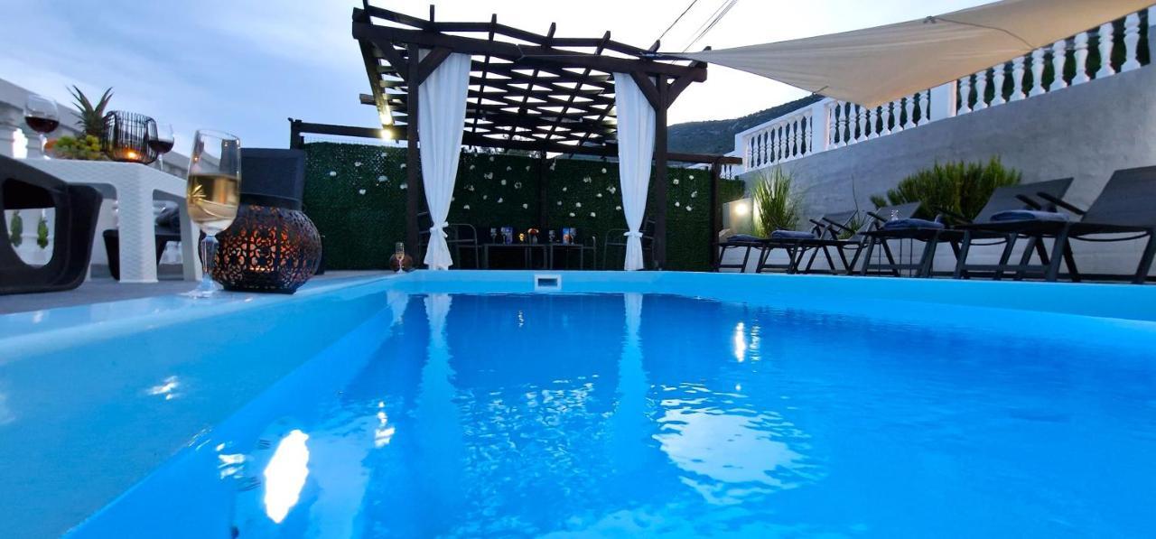 Sunny Holiday House With Pool Kaštela エクステリア 写真