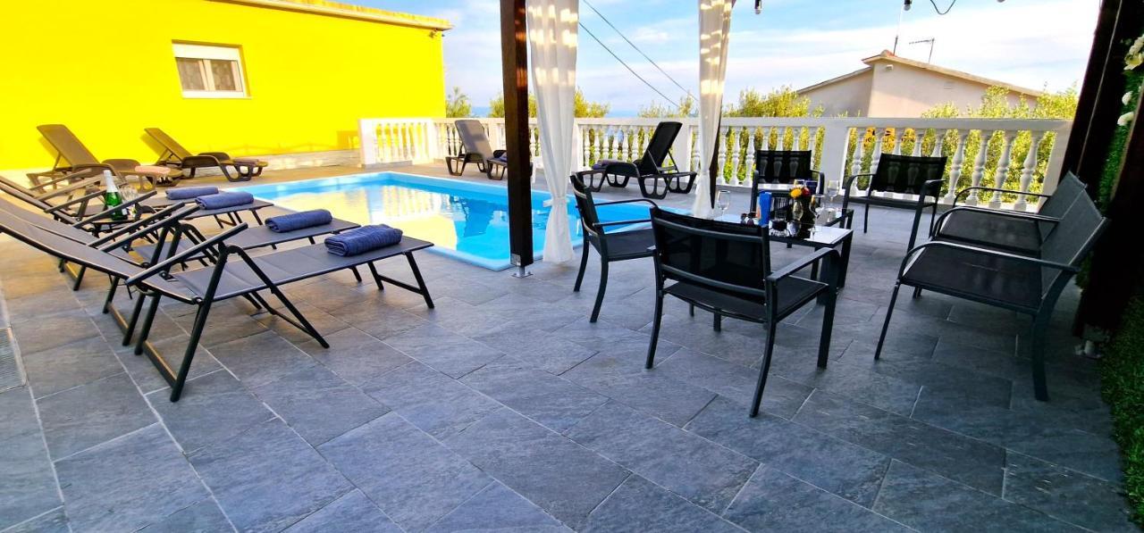 Sunny Holiday House With Pool Kaštela エクステリア 写真