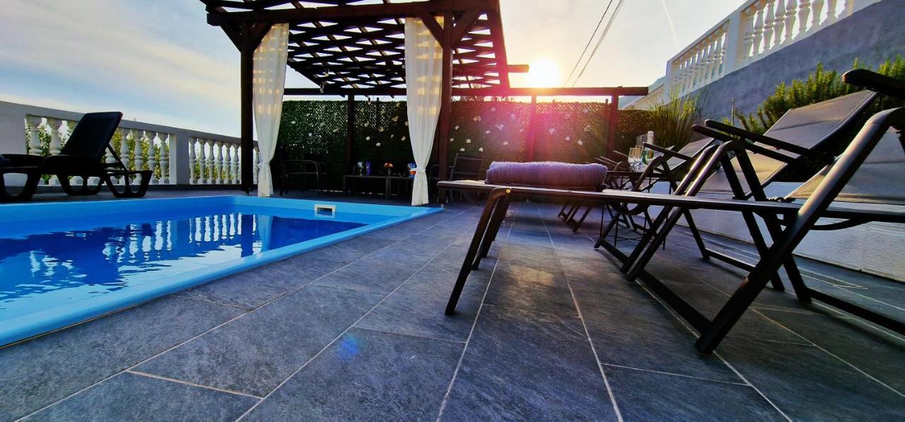 Sunny Holiday House With Pool Kaštela エクステリア 写真