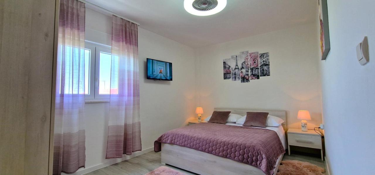Sunny Holiday House With Pool Kaštela エクステリア 写真